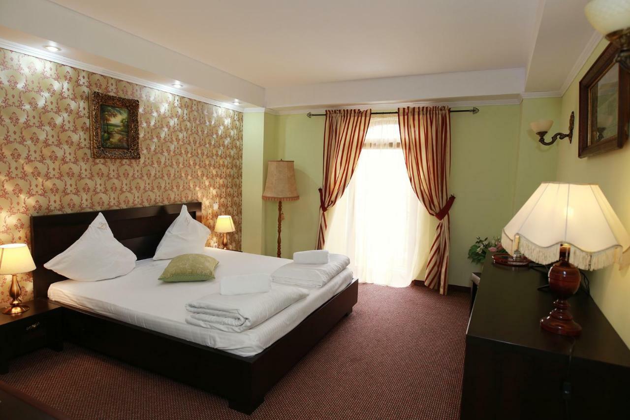 Hotel-Pensiunea Zefir 蒂米什瓦拉 外观 照片